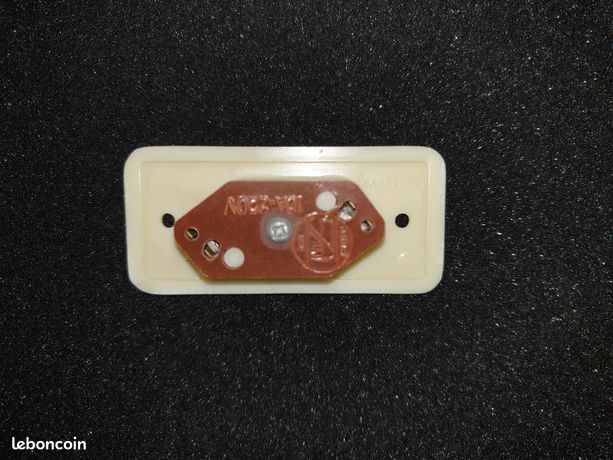 Prise Arnould Europa 4512803 – 2 Pôles, Ivoire, Avec Boîtier Encastré, Made In France !