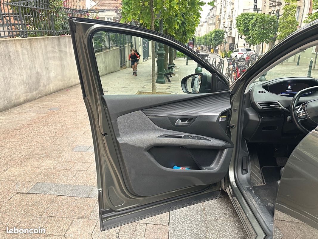 PEUGEOT 5008 PureTech 130ch SS EAT8 Active (image 11)