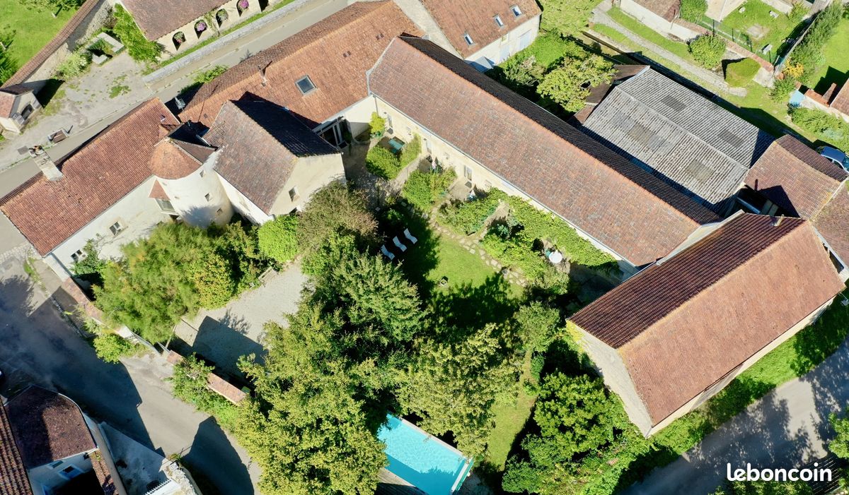 Maison 12 pièces 345 m² · à Noyers · 345 m² · 615 000 €