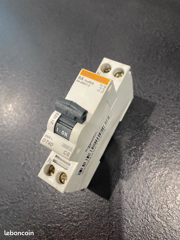 Disjoncteur MERLIN GERIN 230V 6A (image 2)