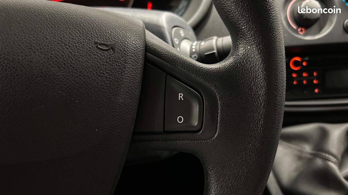 RENAULT KANGOO EXPRESS FOURGON 1.5 BLUEDCI 95 CONFORT TVA RECUPERABLe (image 24)