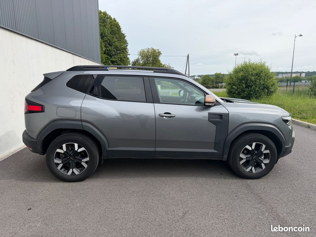 DACIA DUSTER TCe 141cv Hybride 4x2 EDC Extreme - Sièges Volant chauffants / CarPlay / Caméra 360 - (image 6)