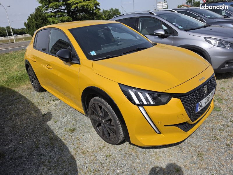 Peugeot 208 1.2 PURETECH 100CH S&S GT EAT8 (image 1)