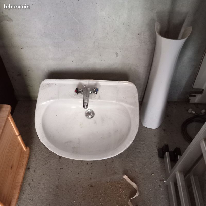 Évier salle de bain (image 1)