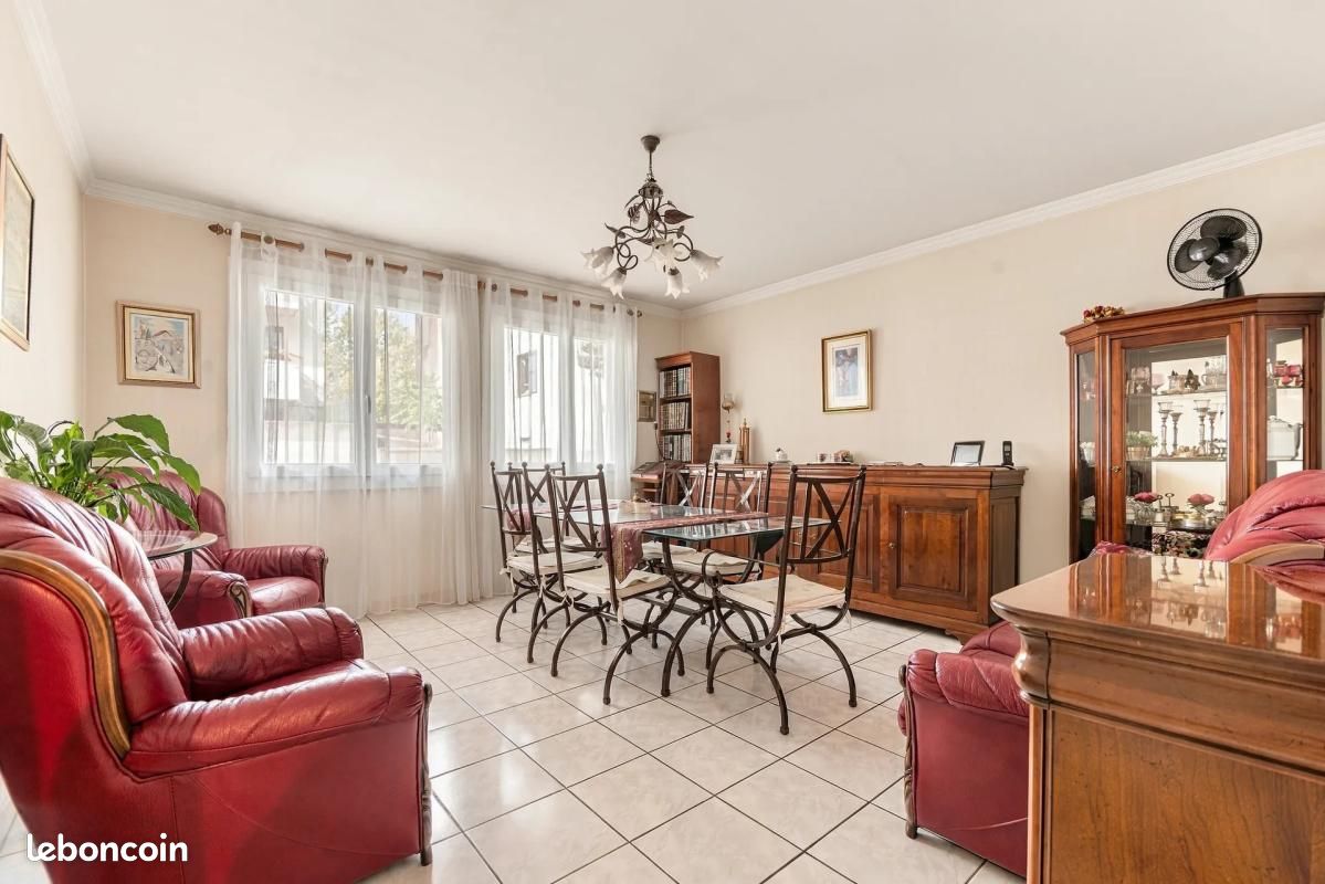 Appartement 4 pièces 117 m² · à Grenoble · 117 m² · 275 000 €