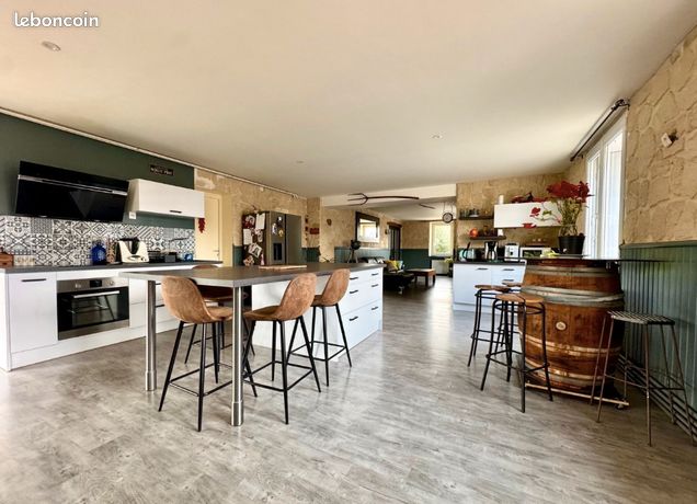 Maison 15 pièces 400 m²
