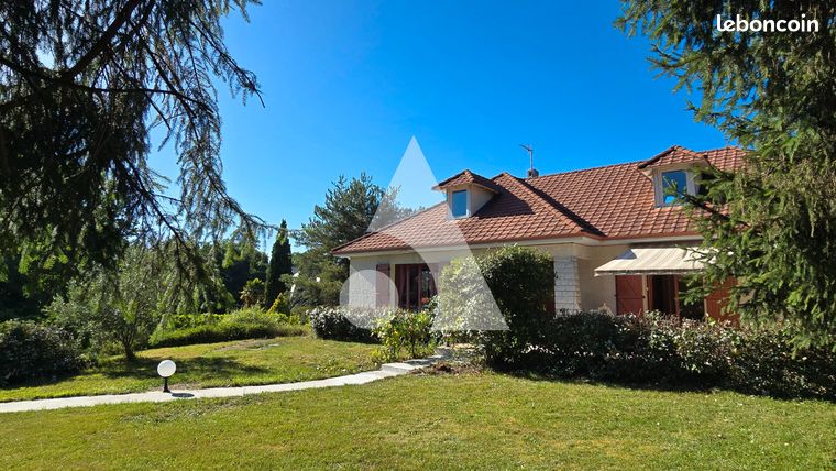 Villa 7 pièces 215 m²