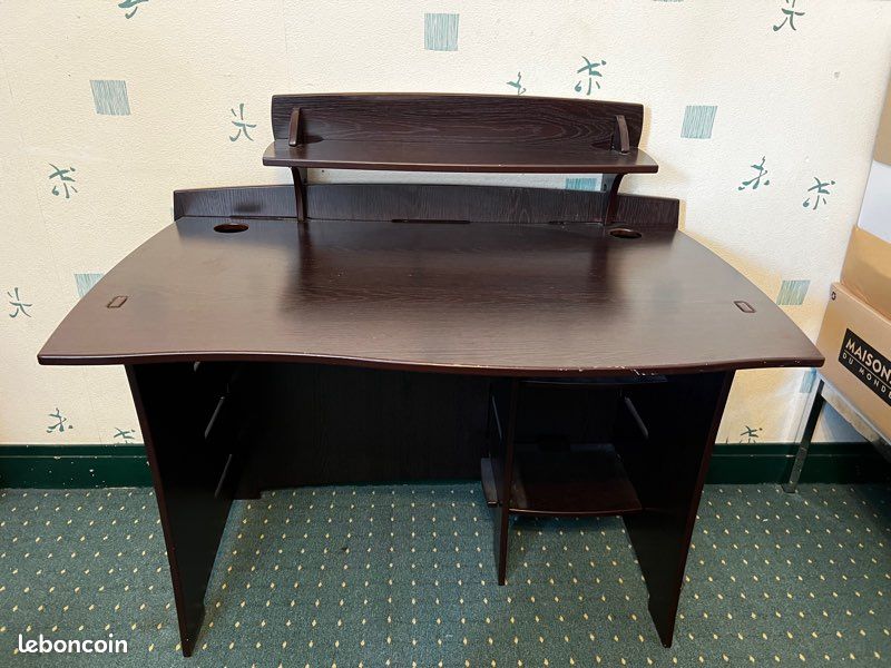 Bureau (image 1)