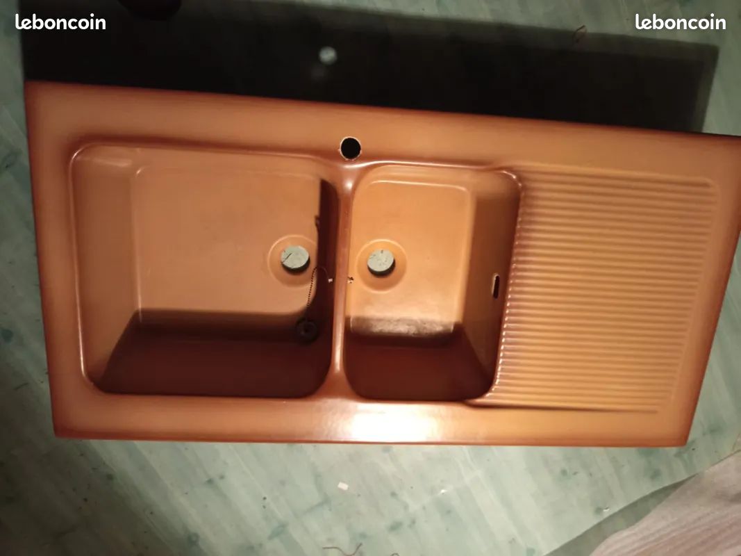 Vends cet ensemble composé d'un évier 2 bacs et d'un égouttoir de la marque Valence d'Agen, idéal pour apporter une touche vintage à votre cuisine. En Grès émaillé, de Couleur : Beige ombré (image 2)