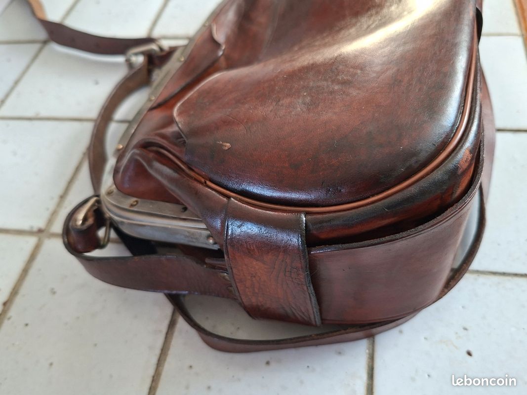 Comment Utiliser des Rivets sur le Cuir - Domini Leather