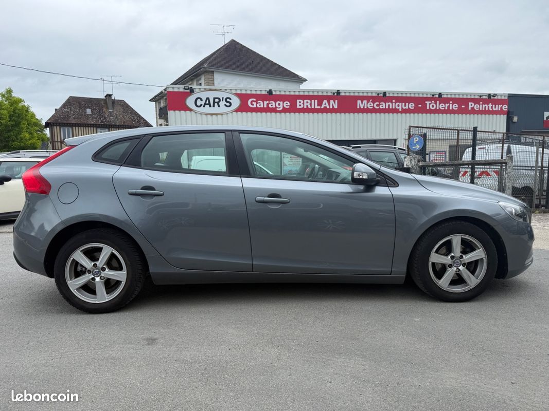 Volvo V40 1.6 115 2eme main tres propre (image 8)