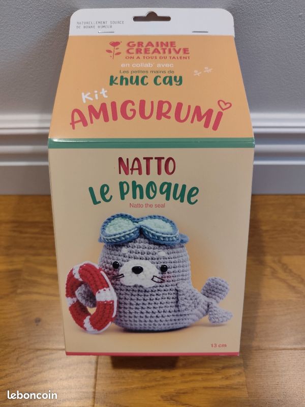 Kit Amigurumi Phoque Natoo à Crocheter - Peluche Kawaii 13cm Avec Notice Détaillée | Idée Cadeau Créative
