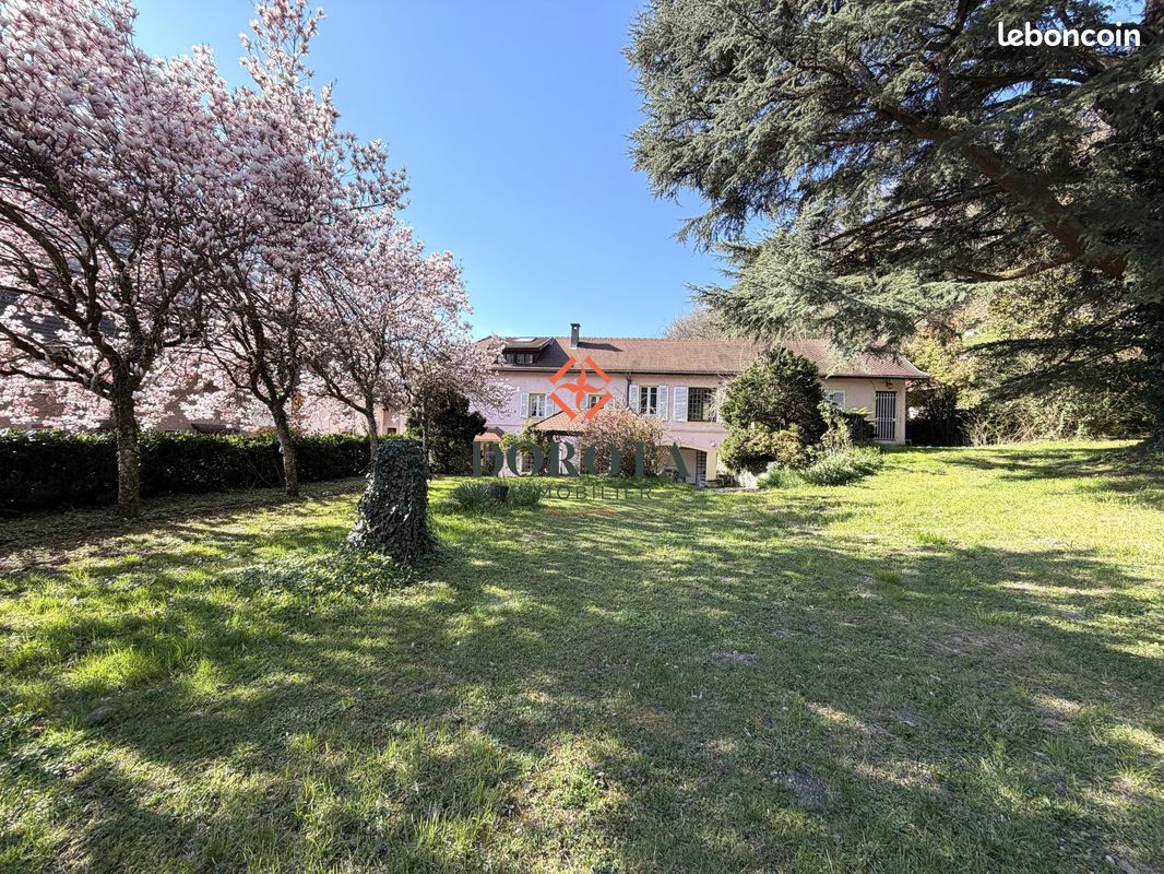 Maison 9 pièces 216 m² · à Saint-Martin-d'Uriage · 216 m² · 450 000 €