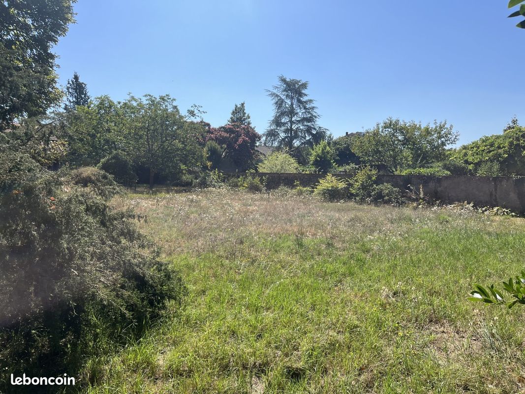 Terrain à bâtir de 1094 m² à VENSAC (33) · 77 000 €