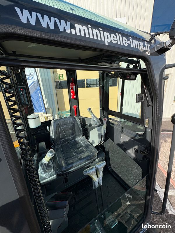 Mini pelle 2T8 _ NEUVE _ Moteur KUBOTA_ 3 godets OFFERTS_ Garantie 24 mois (image 4)