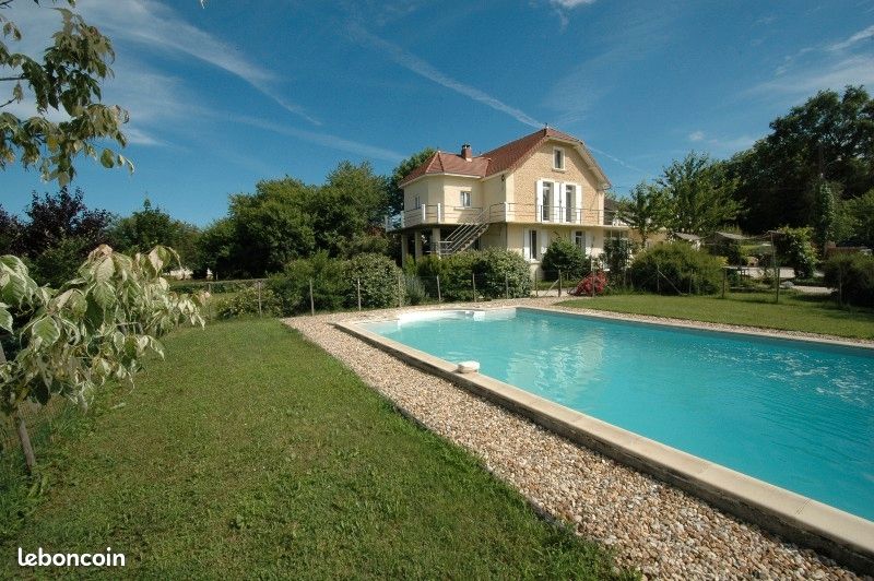 Maison 9 pièces 218 m² · à Le Buisson-de-Cadouin · 218 m² · 390 000 €