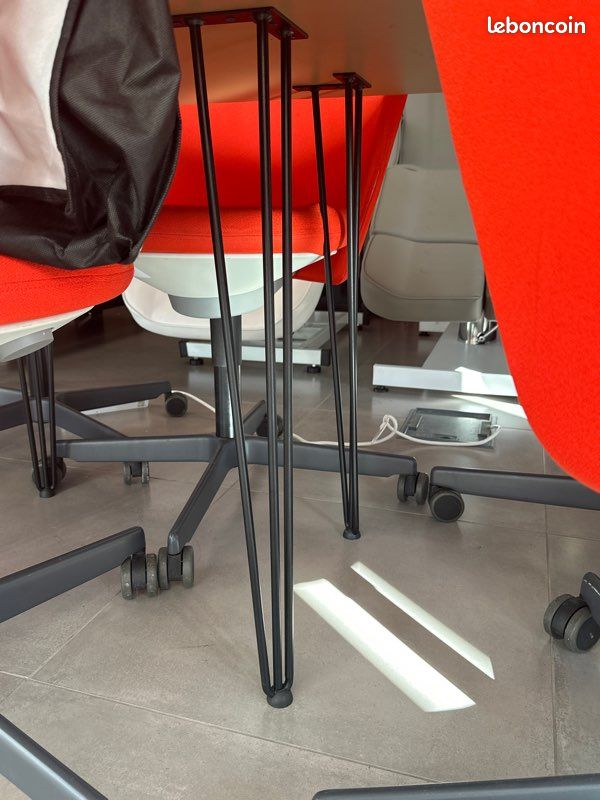 Table pieds scandinave (image 3)