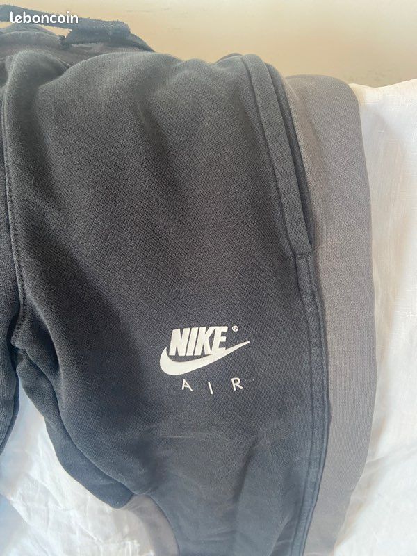 Jogging nike 8/10 ans (image 1)