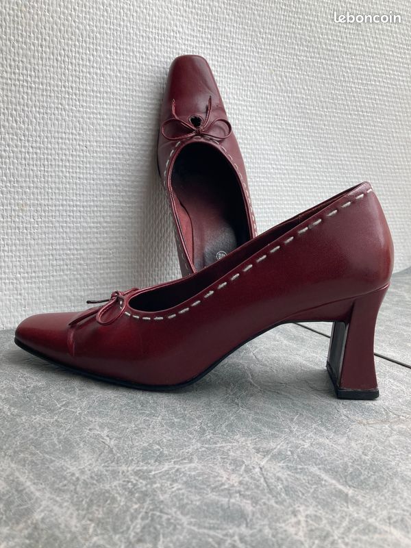 Escarpins Vintage RENAST En Cuir Teinte Chair Taille 37 - Talons Petits, Bout Rond, Très Bon état