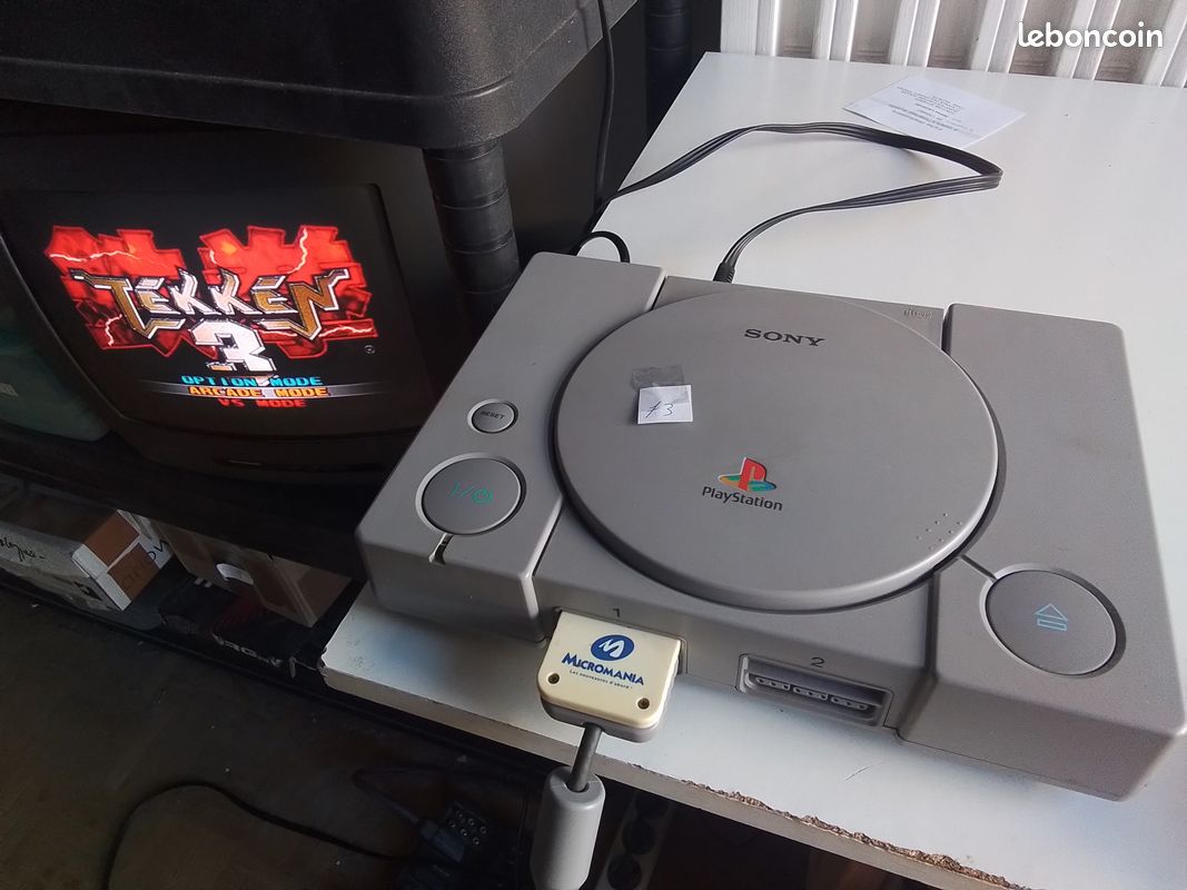 Pack PlayStation 1 Sony PS1 Grise Avec Jeu Les Schtroumpfs - Manette, Câbles, Carte Mémoire