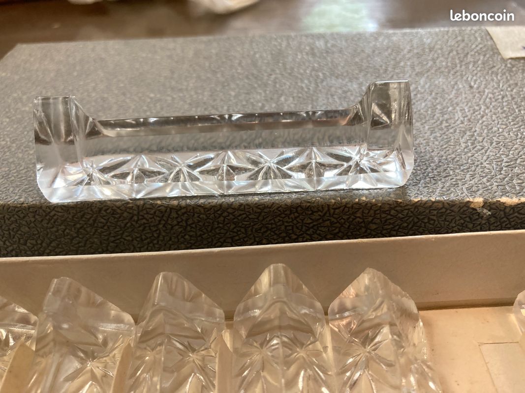 Coffret de 12 porte-couteaux en cristal ciselés (image 4)