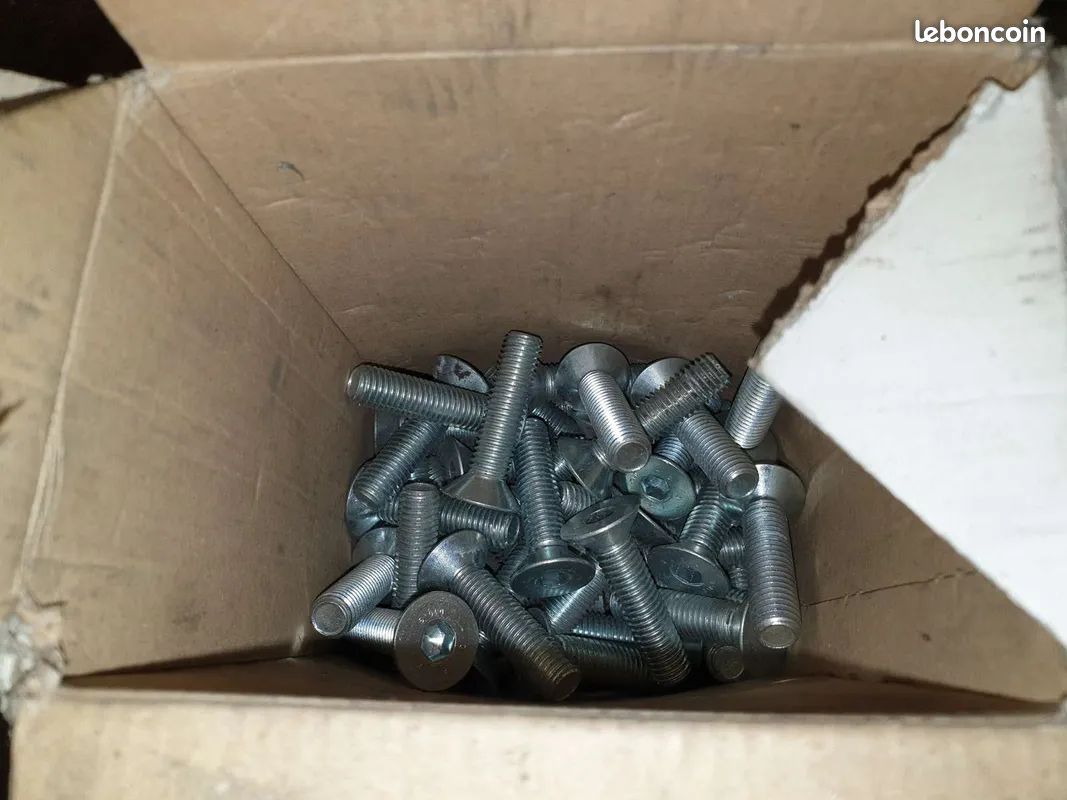 Boite de vis Reca téte fraisée metal inox btr 12x50 idéal mécanique il reste 61 vis dans la boite (image 2)