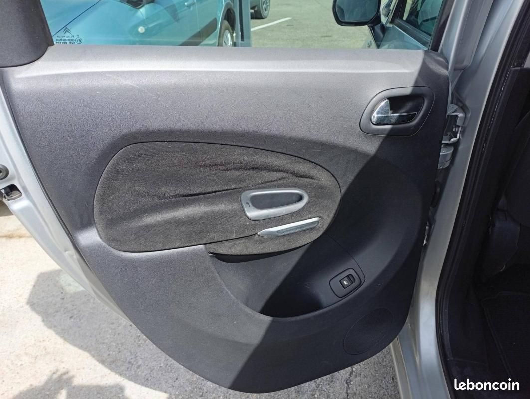 Citroën C3 II 1.6 HDi90 FAP Exclusive (image 16)