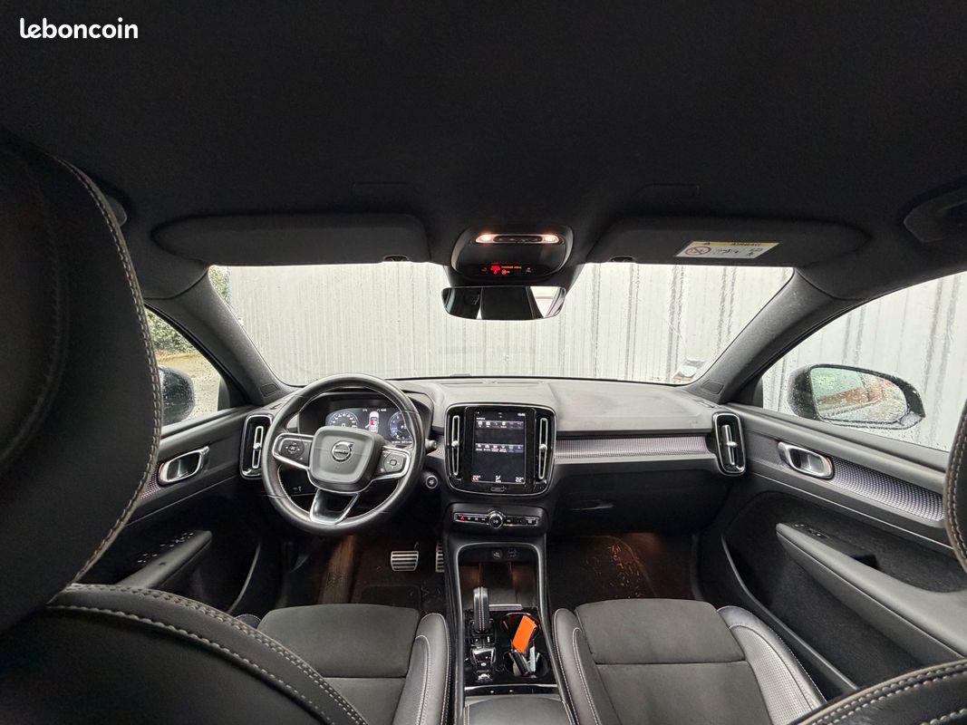 VOLVO XC40 T2 129 ch Geartronic 8 R-Design ATTELAGE (image 3)