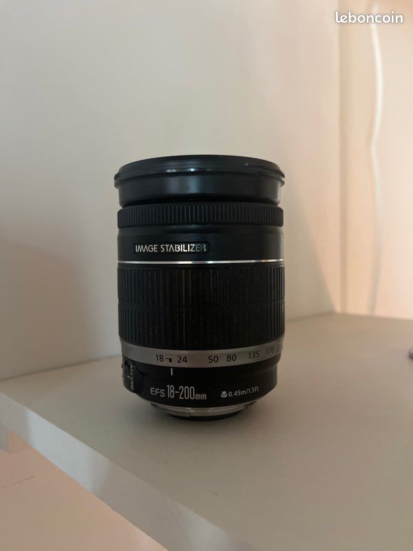 Objectif Canon 18-200mm (image 1)