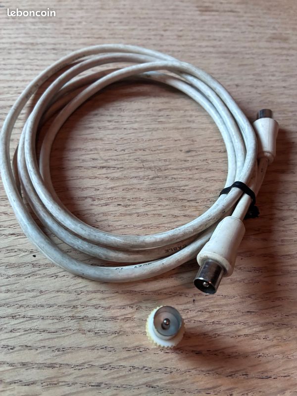 Câble antenne TV coaxial 2 m + adaptateur mâle/femelle (image 3)