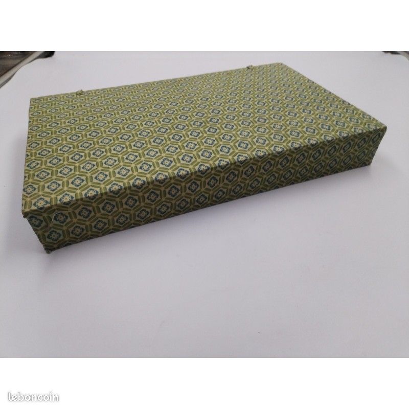 A Chinese bone and bamboo Mah Jong set, complete, wooden case