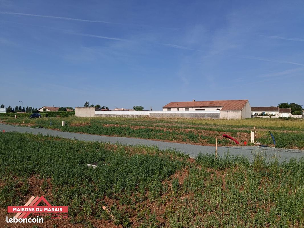Terrain 560 m² · à Villiers-en-Plaine · 39 800 €