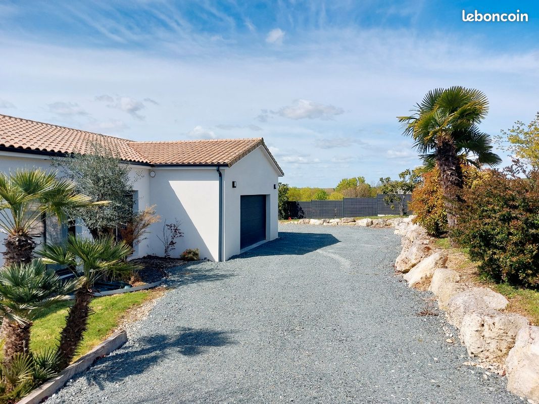 Maison 4 pièces 122 m² · à Saint-Jean-d'Angély · 122 m² · 387 000 €