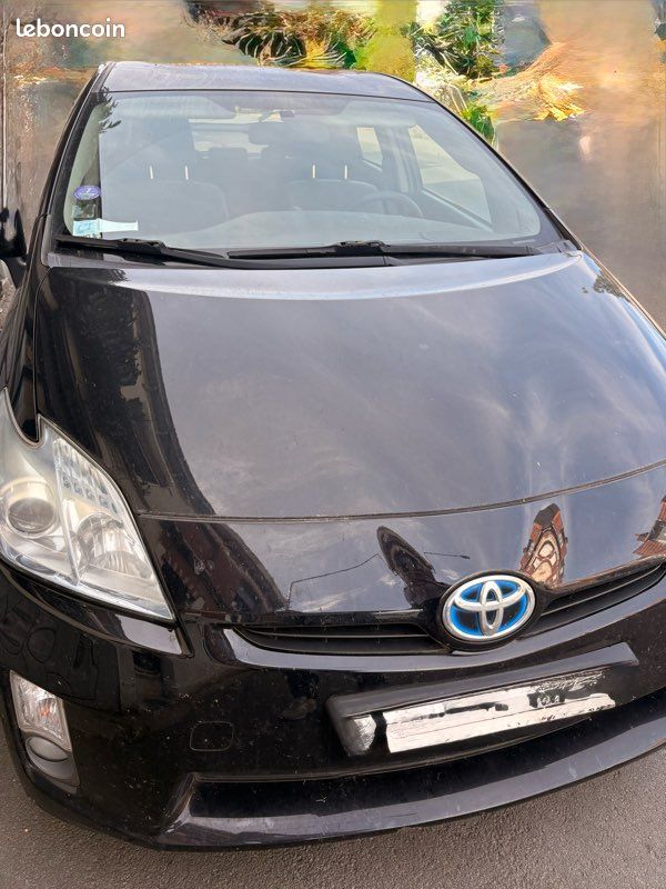 Toyota Prius 3 1.8 VVT-i Dynamic - 2010 - 160 000 km - Noir (image 1)