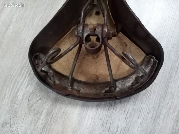 Ancienne selle de vélo ancien en cuir DURFORT