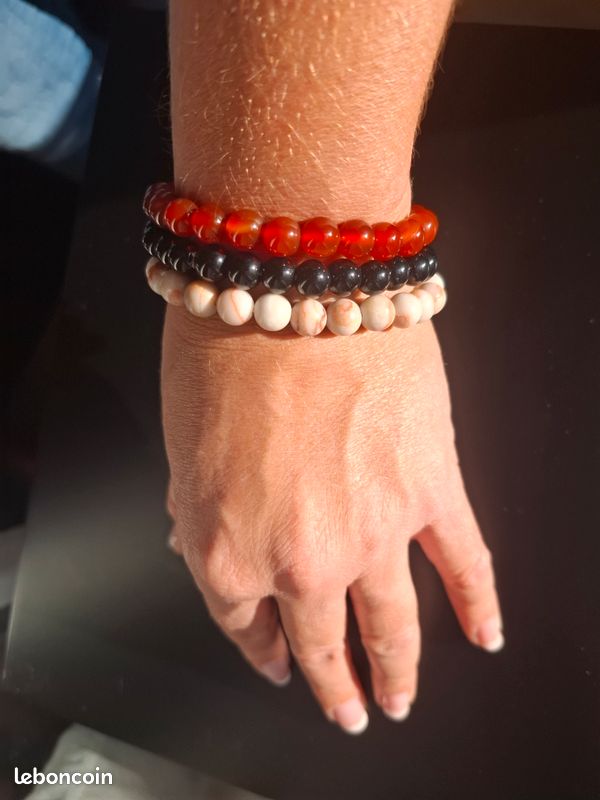 Paire De Bracelets Unisexes à Carreaux Rouges Et Noirs – AFCM – Neuf