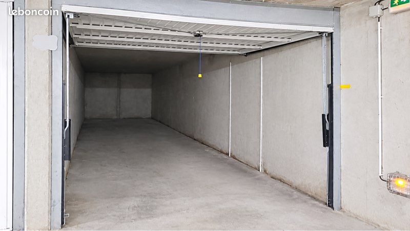 Location garage - box - cave · à Porto-Vecchio · 270 €/mois