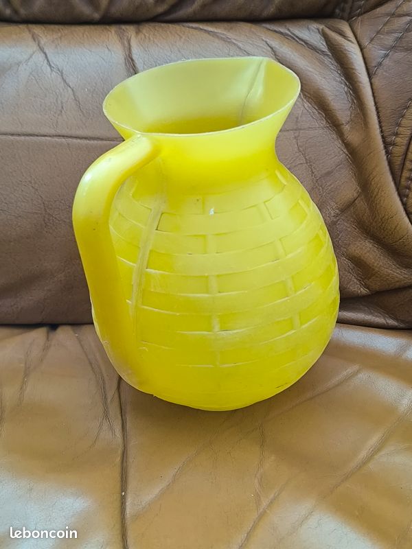 Carafe a eau vintage en plastique (image 5)