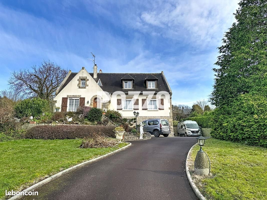 Maison 8 pièces 178 m² · à Le Val-Saint-Père · 178 m² · 386 500 €