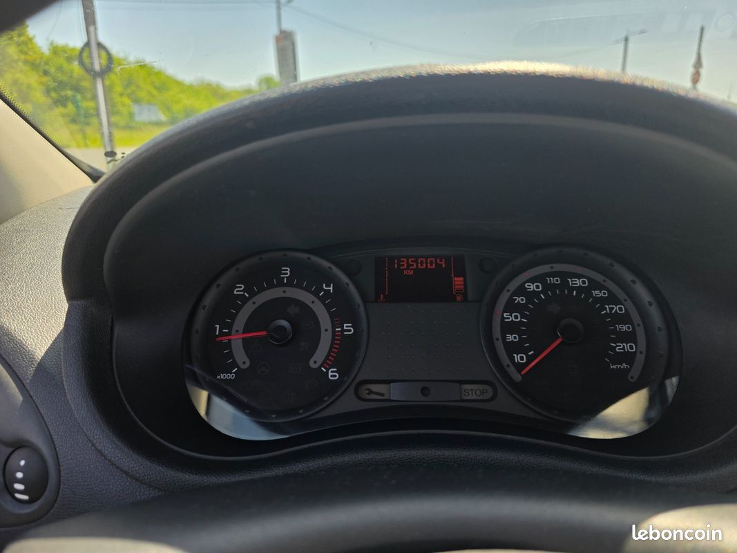 Renault Clio 1.5 DCI 68CV FAIBLE KILO CERTIFIE (image 11)