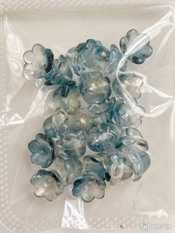 Lot De 120 Perles Anciennes Forme Clochette De Muguet - Métal Bleu Métallisé - Occasion