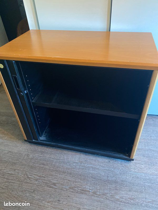 Vends lot de 2 meubles bas à rideaux (image 2)