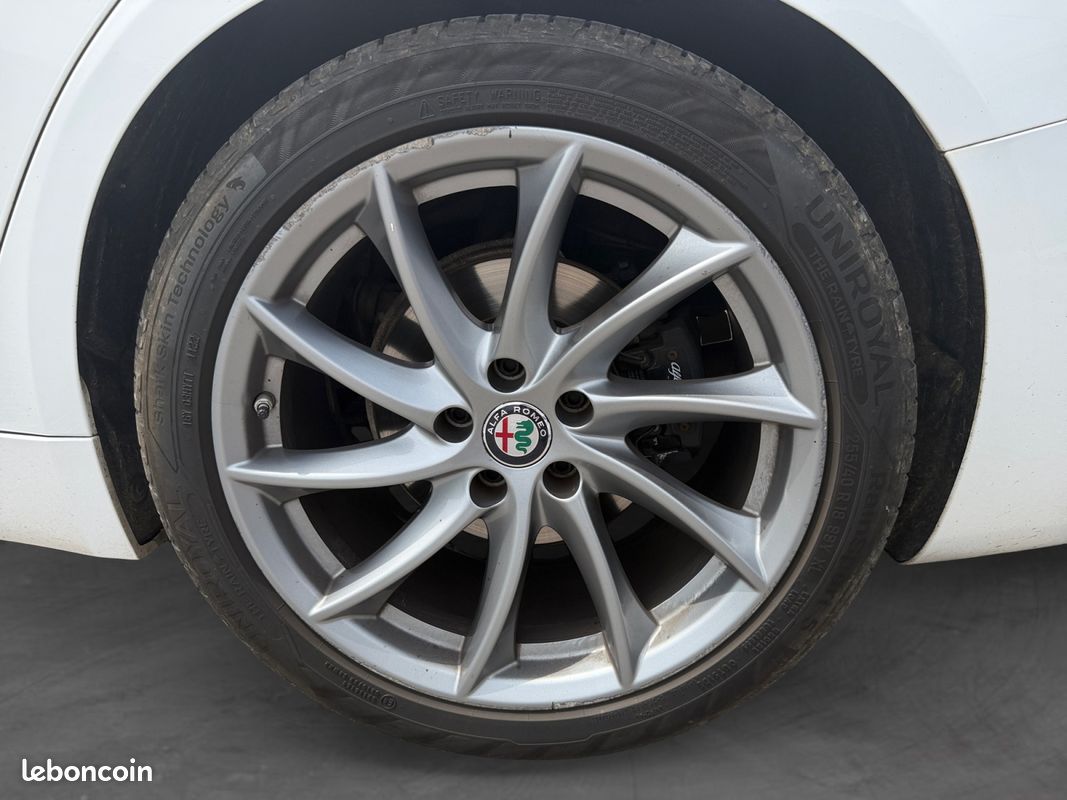 ALFA ROMEO GIULIA 2.2 JTD 180 LUSSO AT 180Ch Garantie 12 mois (image 20)