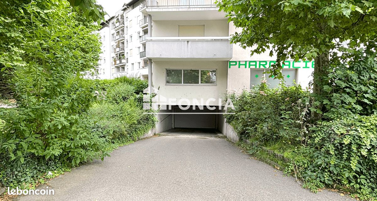 Parking 10 m² · à Voiron · 10 m² · 88 €/mois