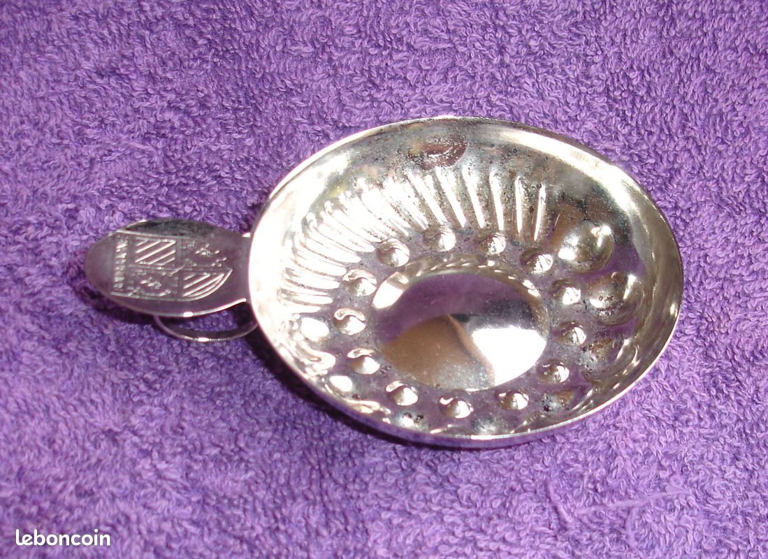 File:Tastevin a prise serpent.jpg - Wikimedia