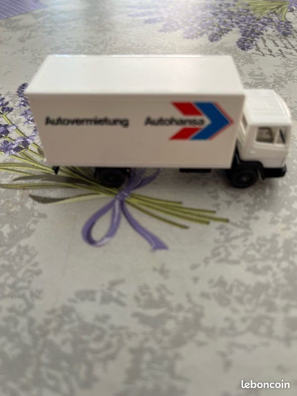1/87 HO CAMION Mercedes Benz / Porteur A Benne / 6X4 / Wiking ? Herpa