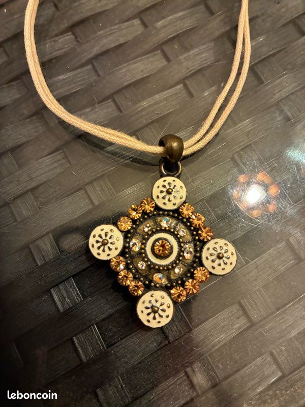 Collier pierres brillantes (image 1)