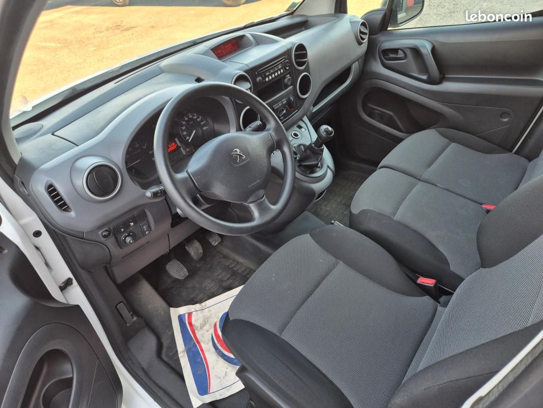 Peugeot Partner FOURGON STANDARD 1.6 BLUEHDI 100 S&S BVM5 PREMIUM (image 12)