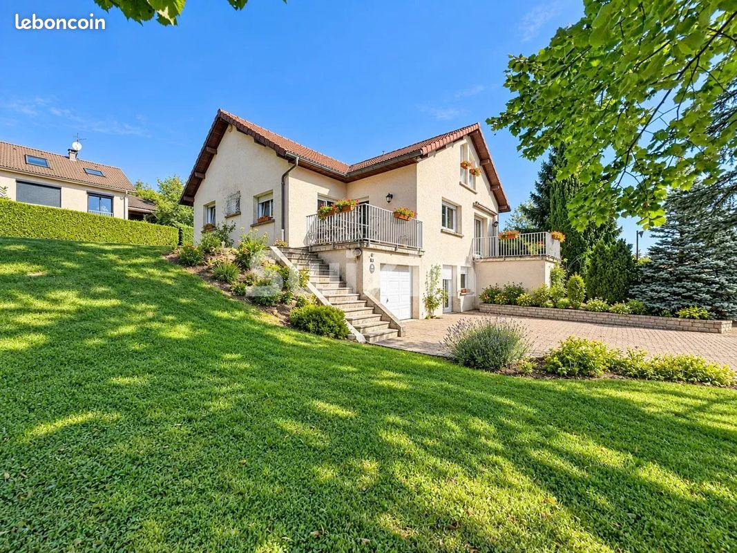 Maison 7 pièces 196 m² · à Gex · 196 m² · 740 000 €