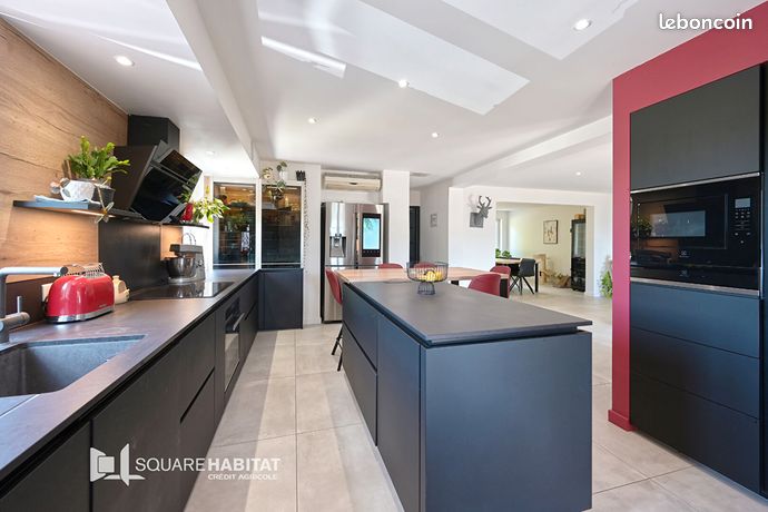Maison 10 pièces 215 m²